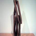 AXEL-CASSEL-Assemblages-Figure-accroupie-pieds-joints-Bois-1987-Haut-60-cm