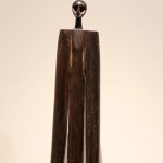 AXEL-CASSEL-Assemblages-Figure-debout-sur-plaque-Bois-1987-Haut-180-cm-detail